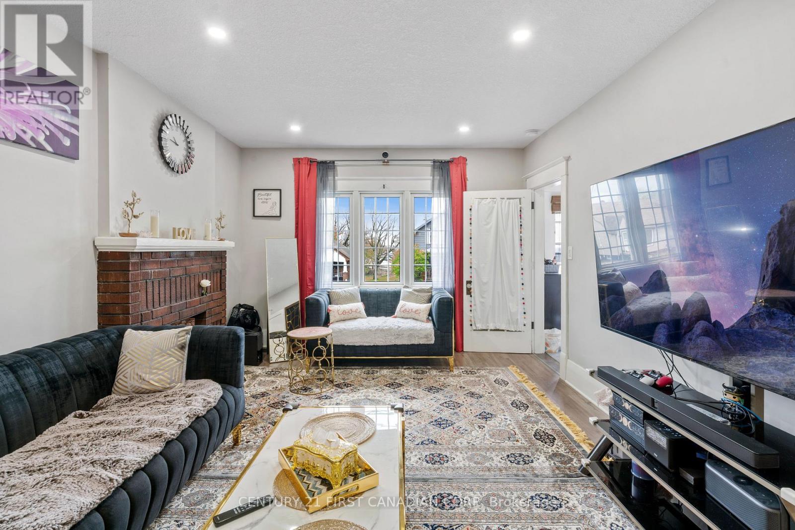 594 Highbury Avenue N Property Photo 4