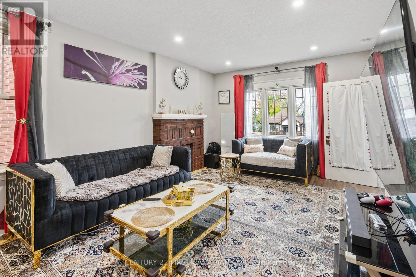 594 Highbury Avenue N Property Photo 6