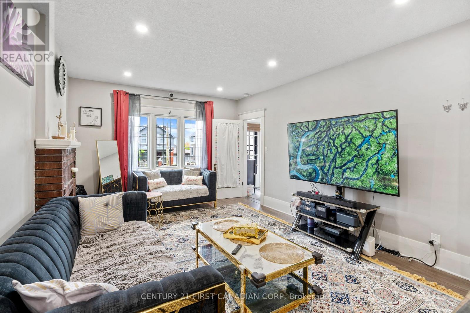 594 Highbury Avenue N Property Photo 7