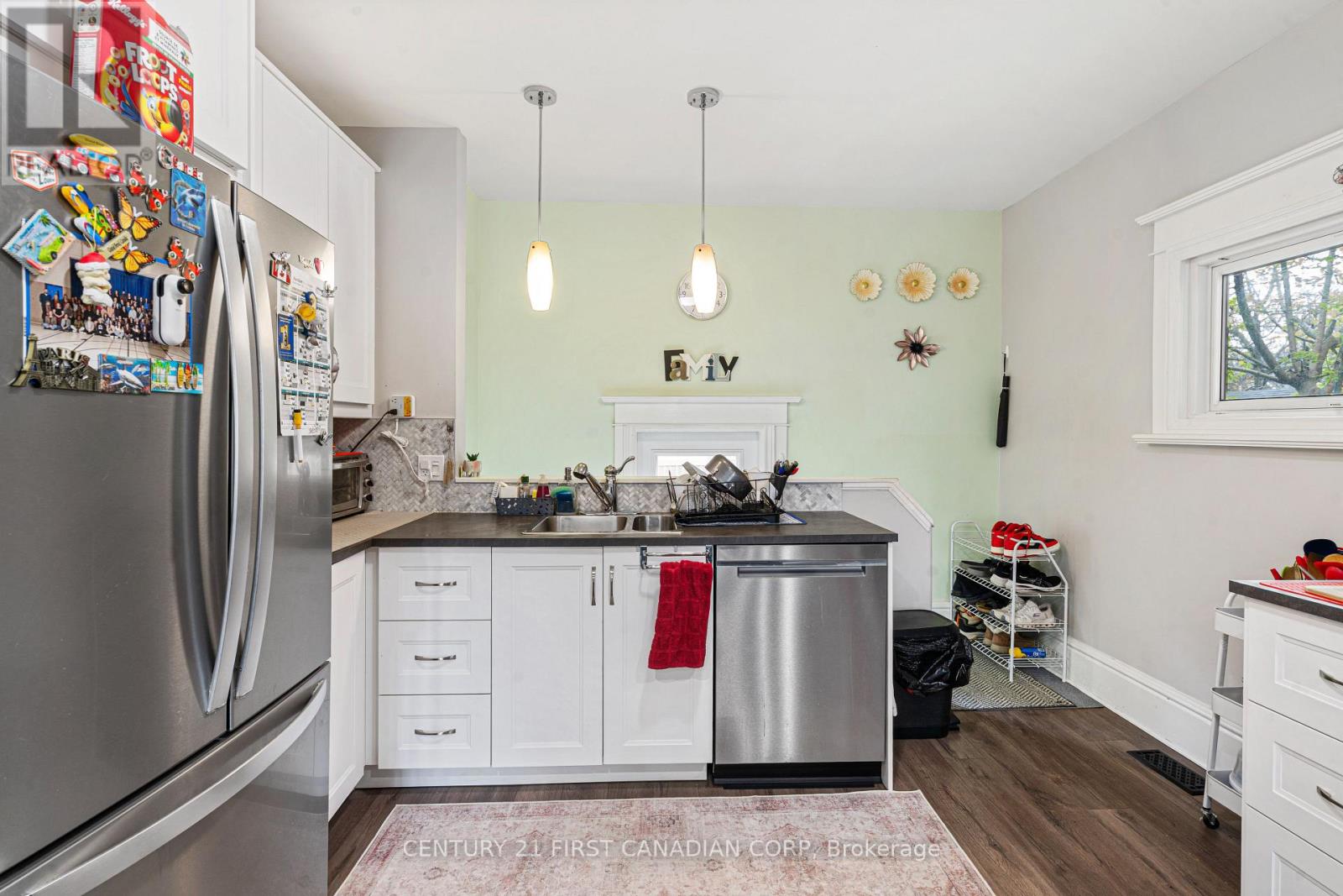 594 Highbury Avenue N Property Photo 10