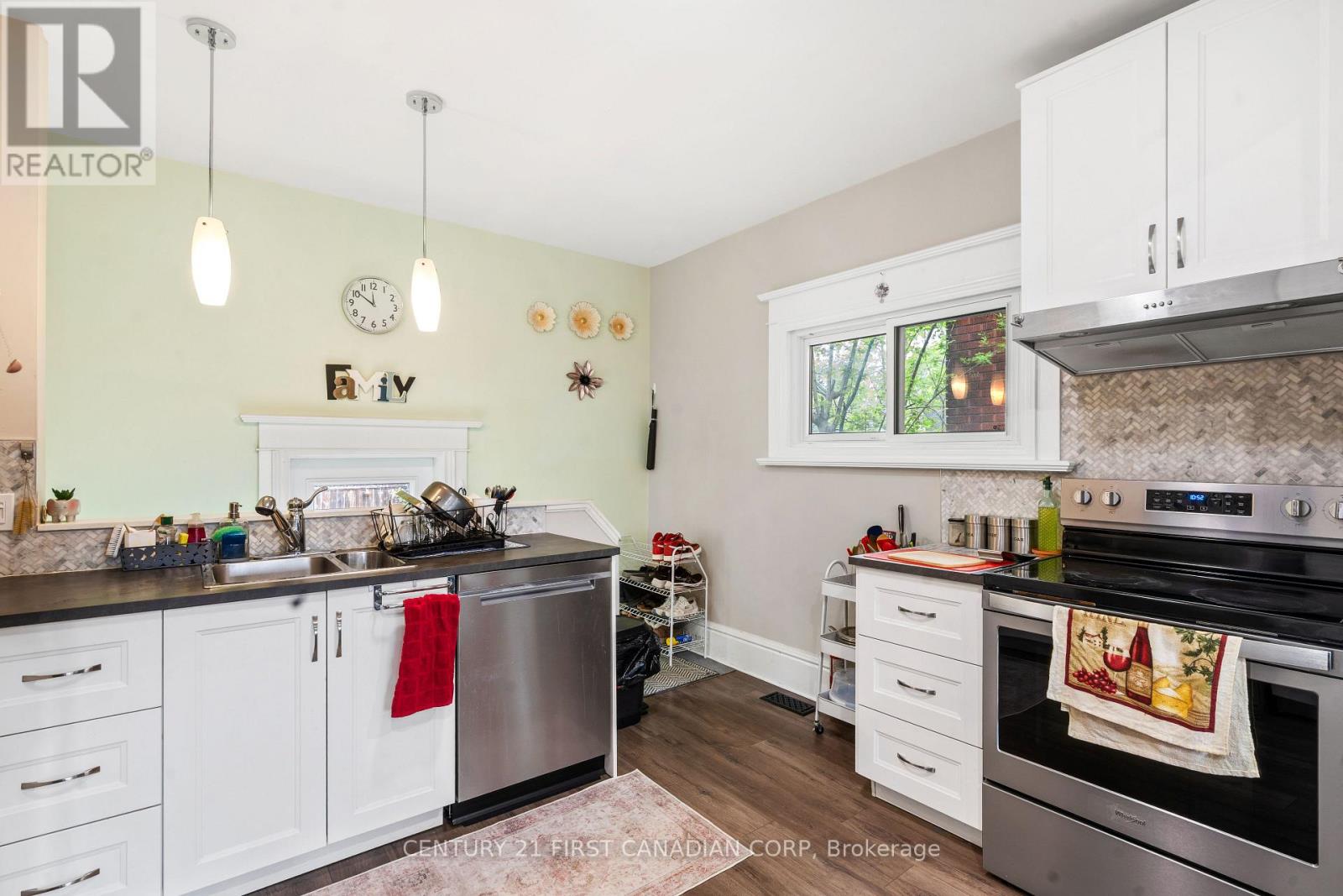 594 Highbury Avenue N Property Photo 11
