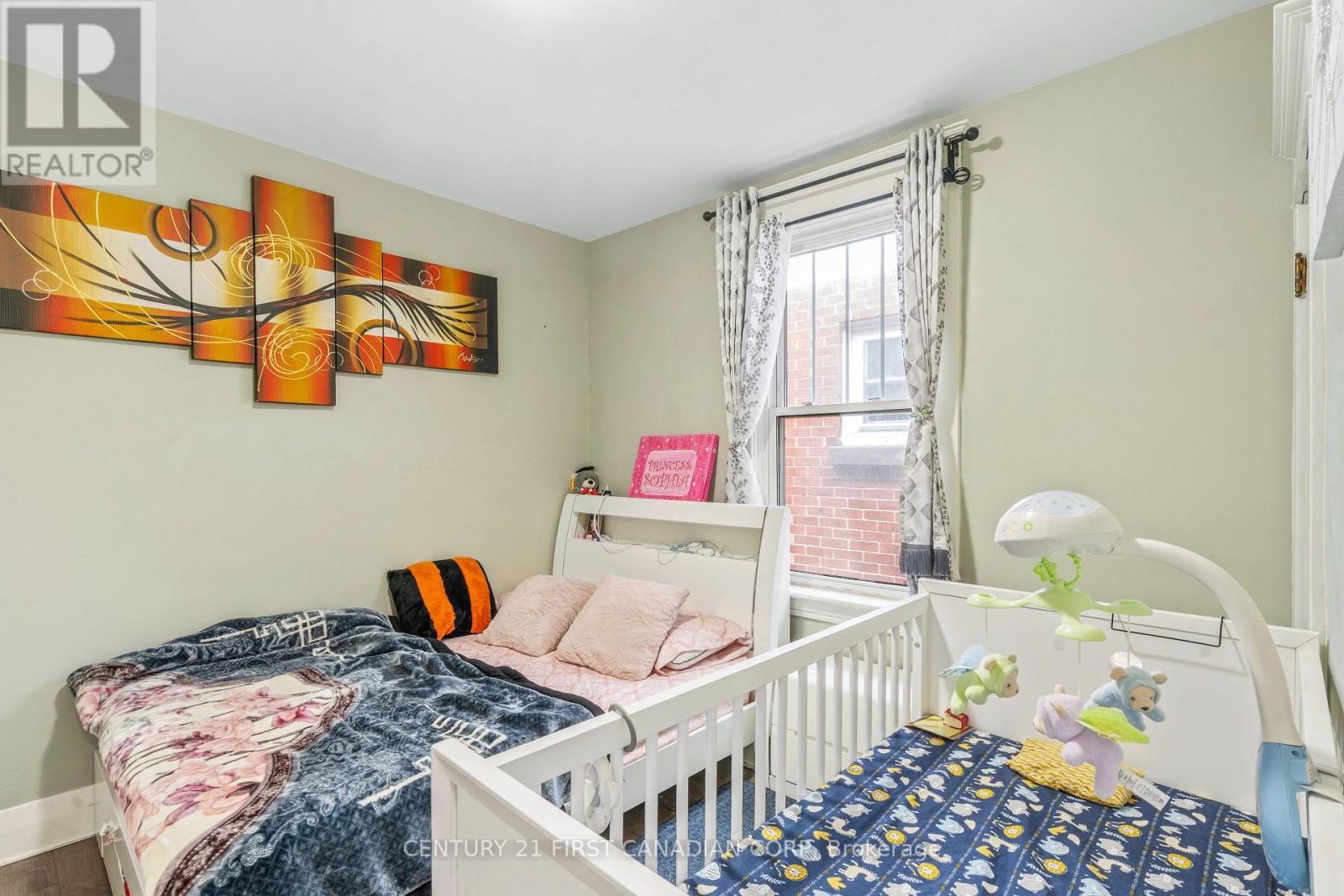 594 Highbury Avenue N Property Photo 16
