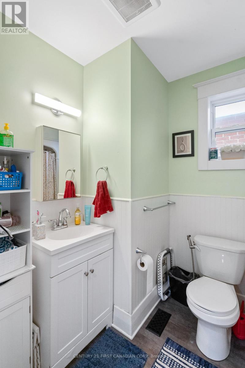 594 Highbury Avenue N Property Photo 18
