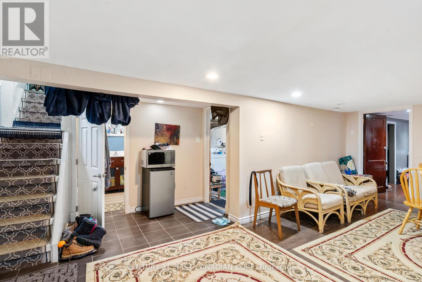 594 Highbury Avenue N Property Photo 22