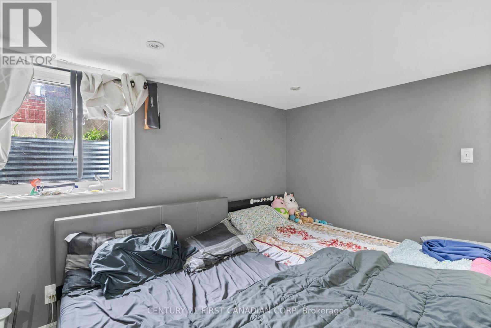 594 Highbury Avenue N Property Photo 24