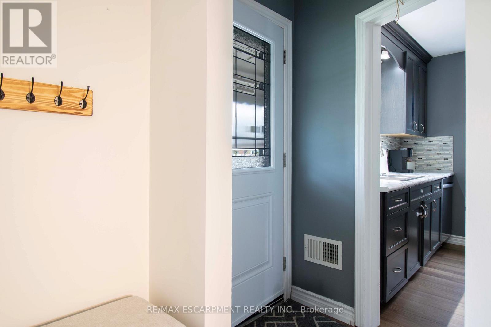149 East 34th Street Property Photo 6