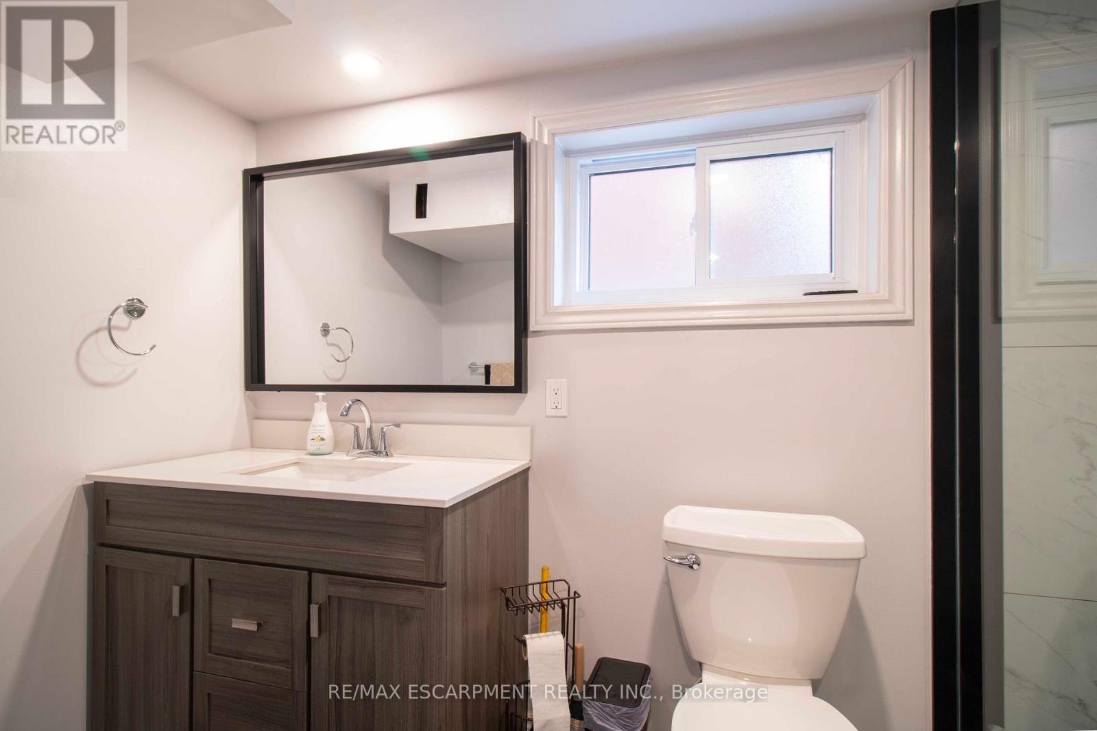149 East 34th Street Property Photo 31