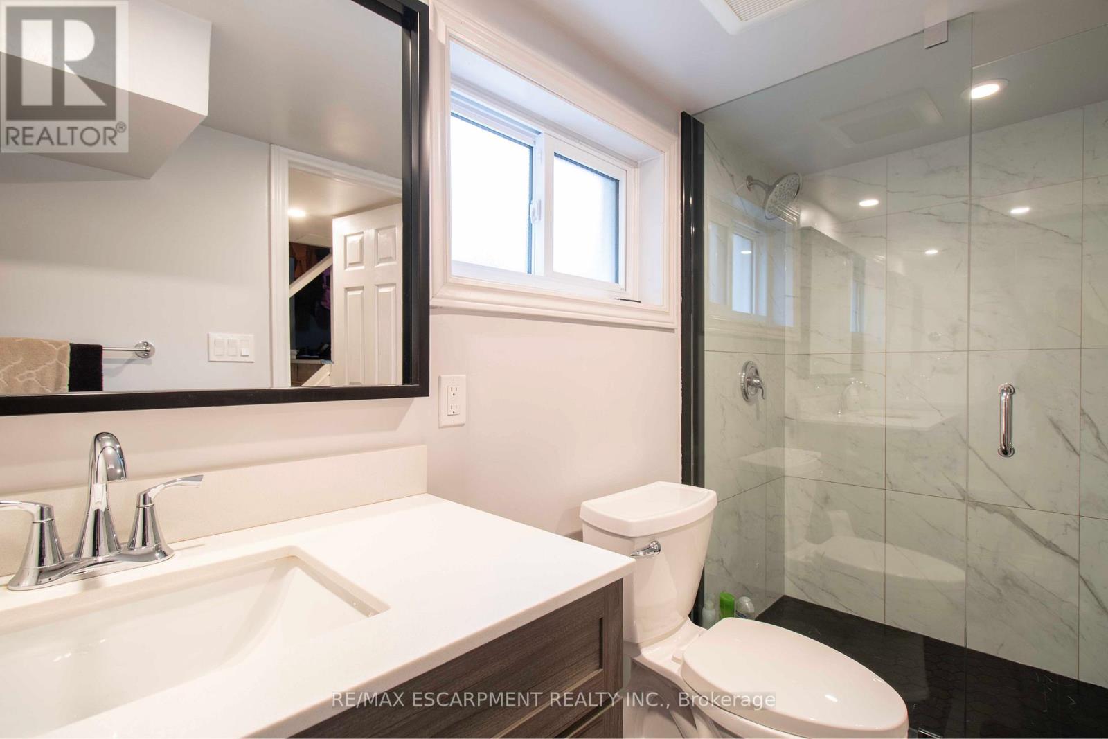 149 East 34th Street Property Photo 32