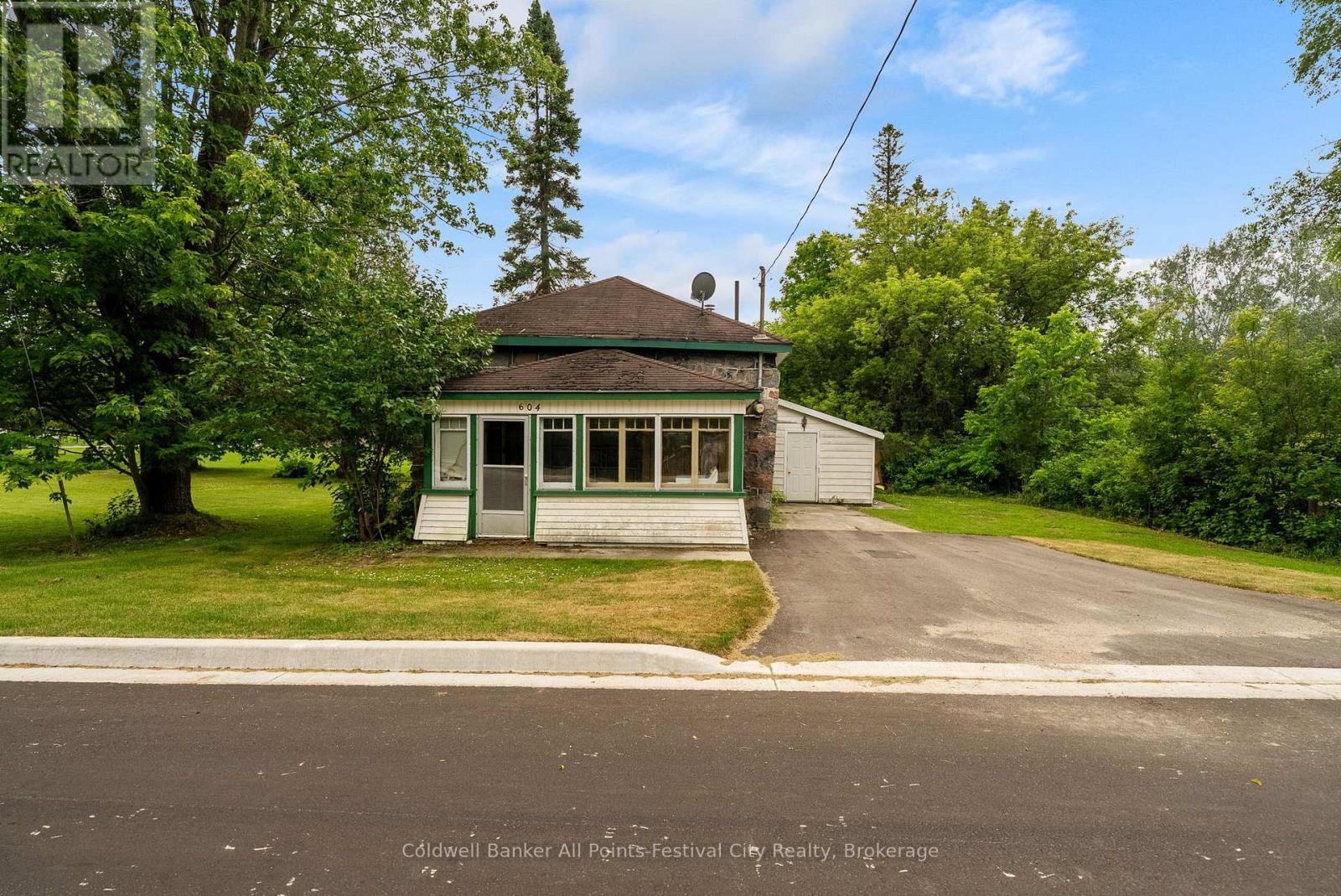 604 Gough Street Property Photo 3