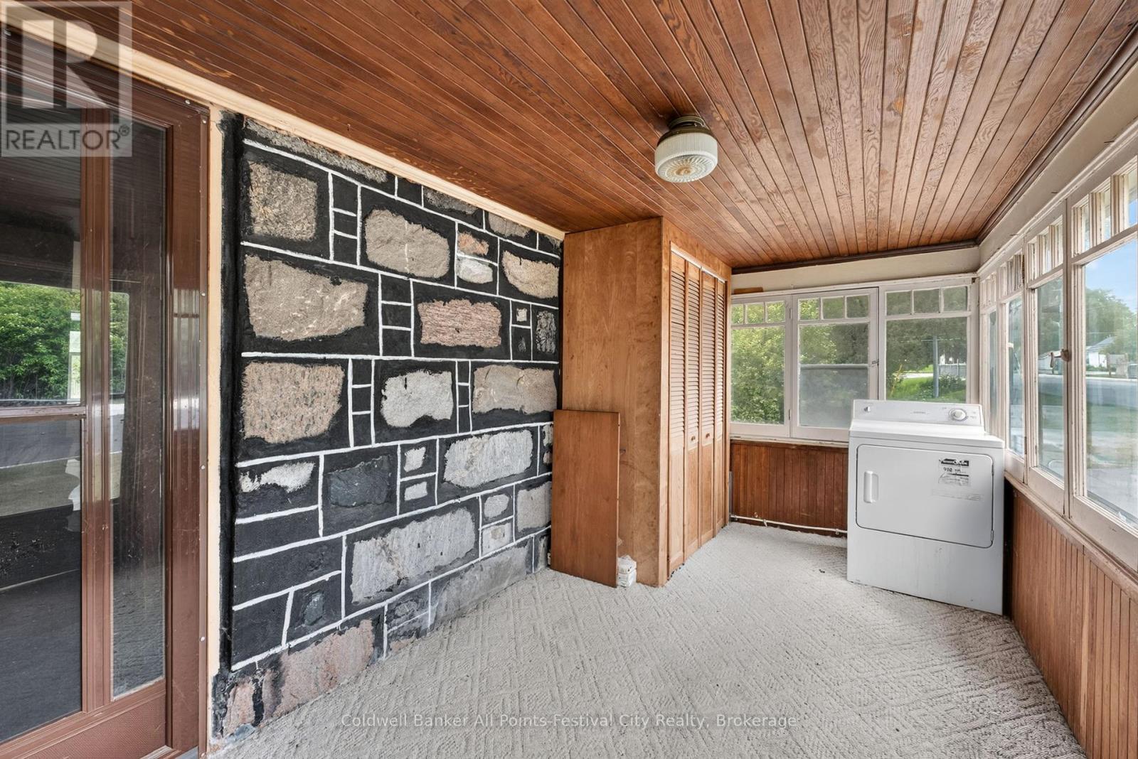 604 Gough Street Property Photo 4