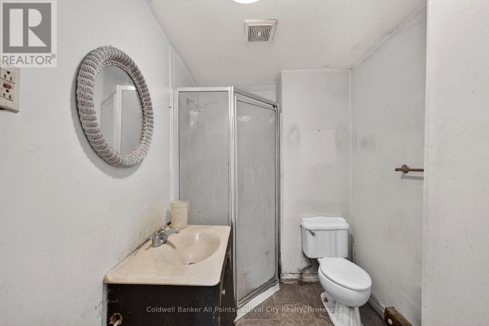 604 Gough Street Property Photo 9