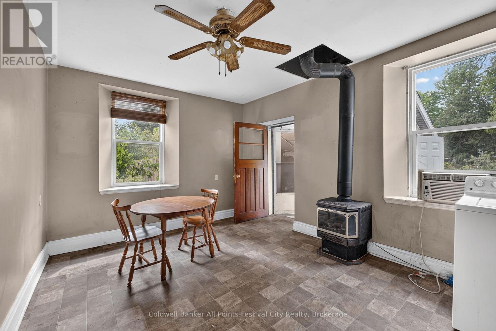 604 Gough Street Property Photo 12