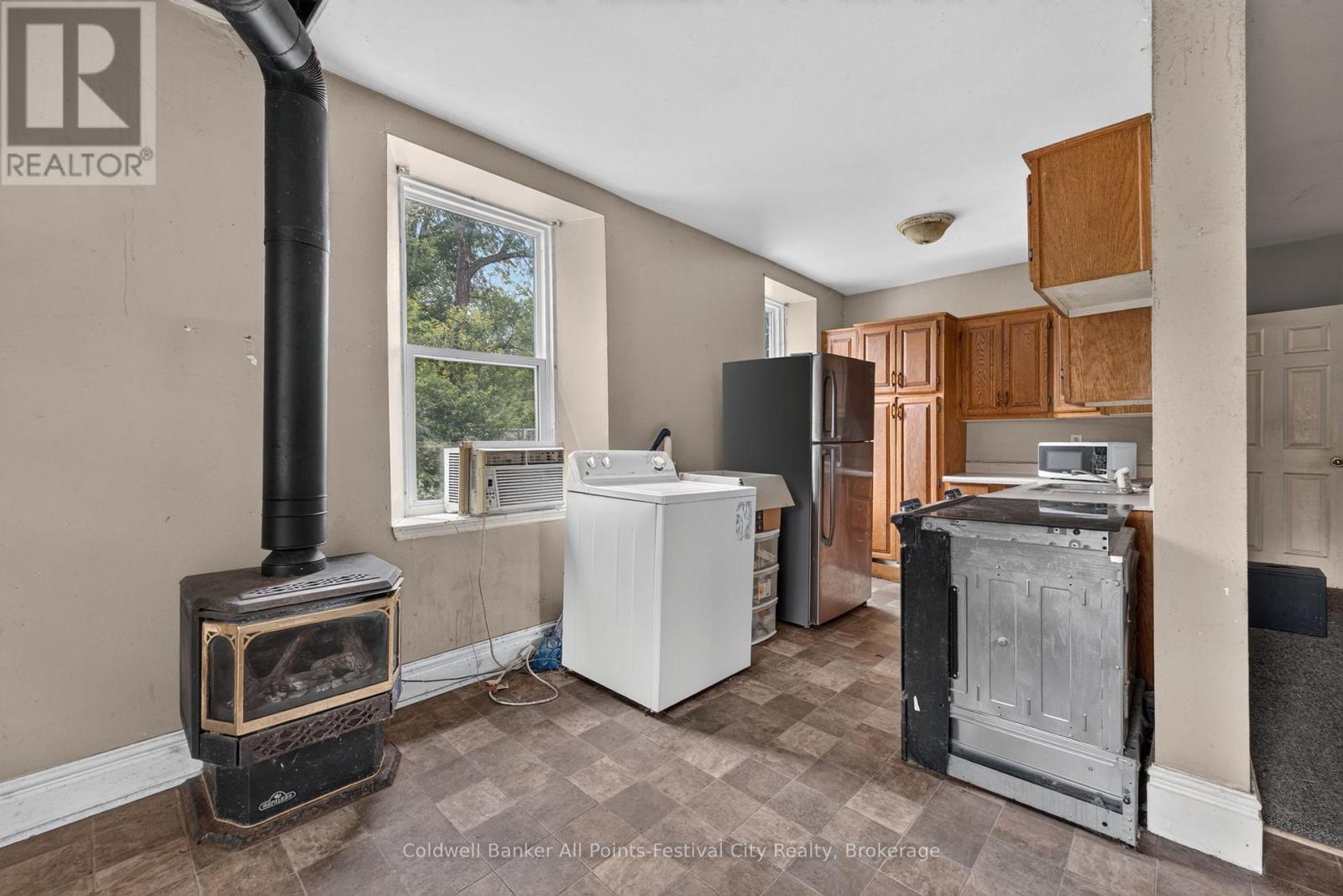 604 Gough Street Property Photo 16