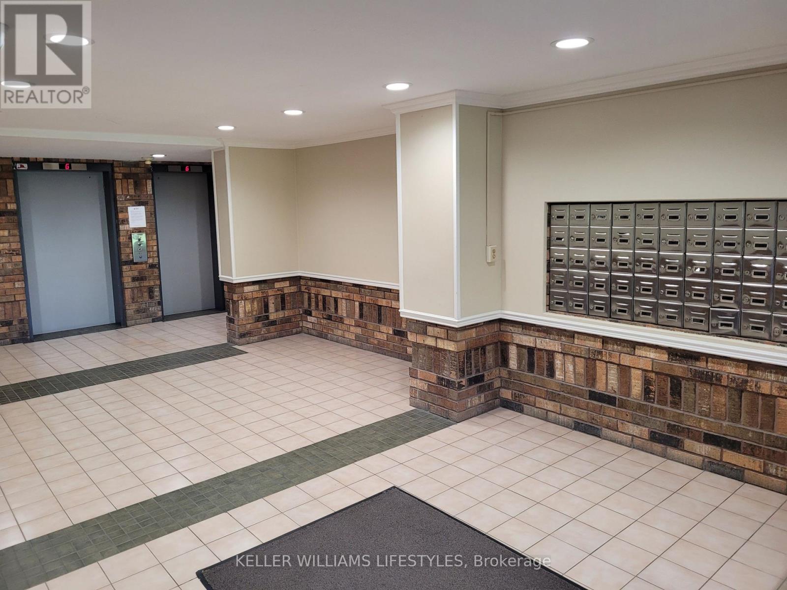 710 - 986 Huron Street Property Photo 2