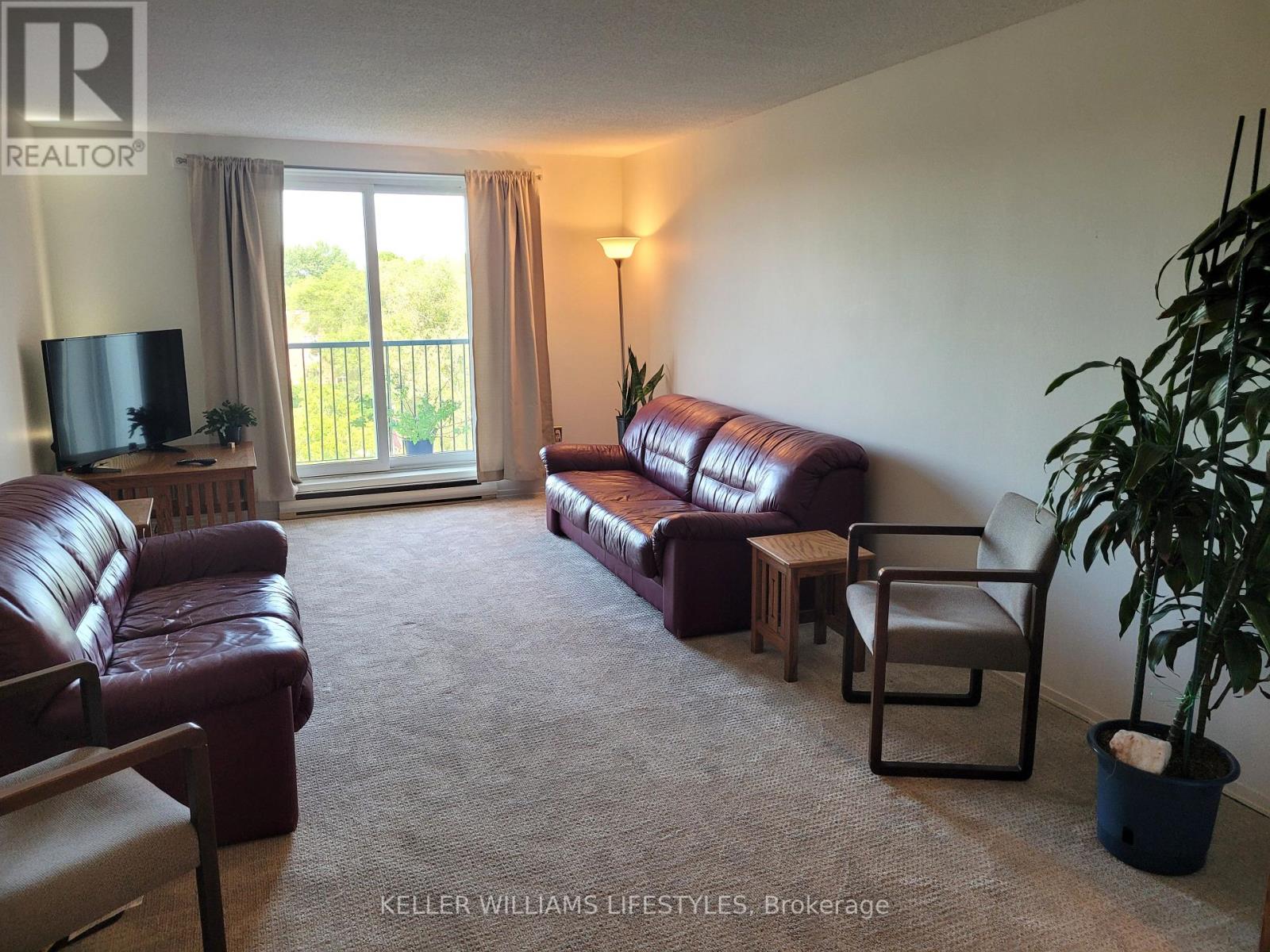 710 - 986 Huron Street Property Photo 6
