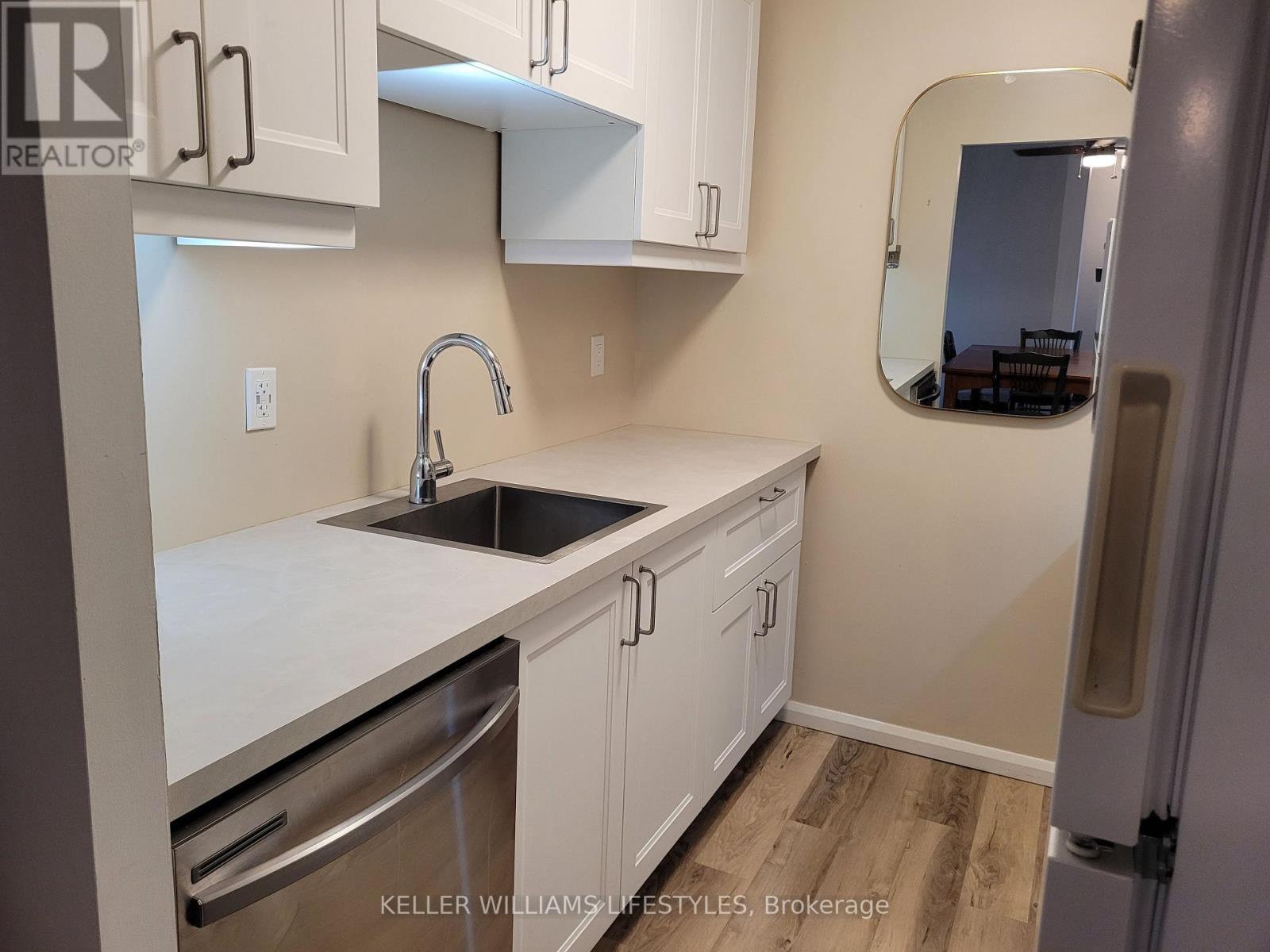 710 - 986 Huron Street Property Photo 8