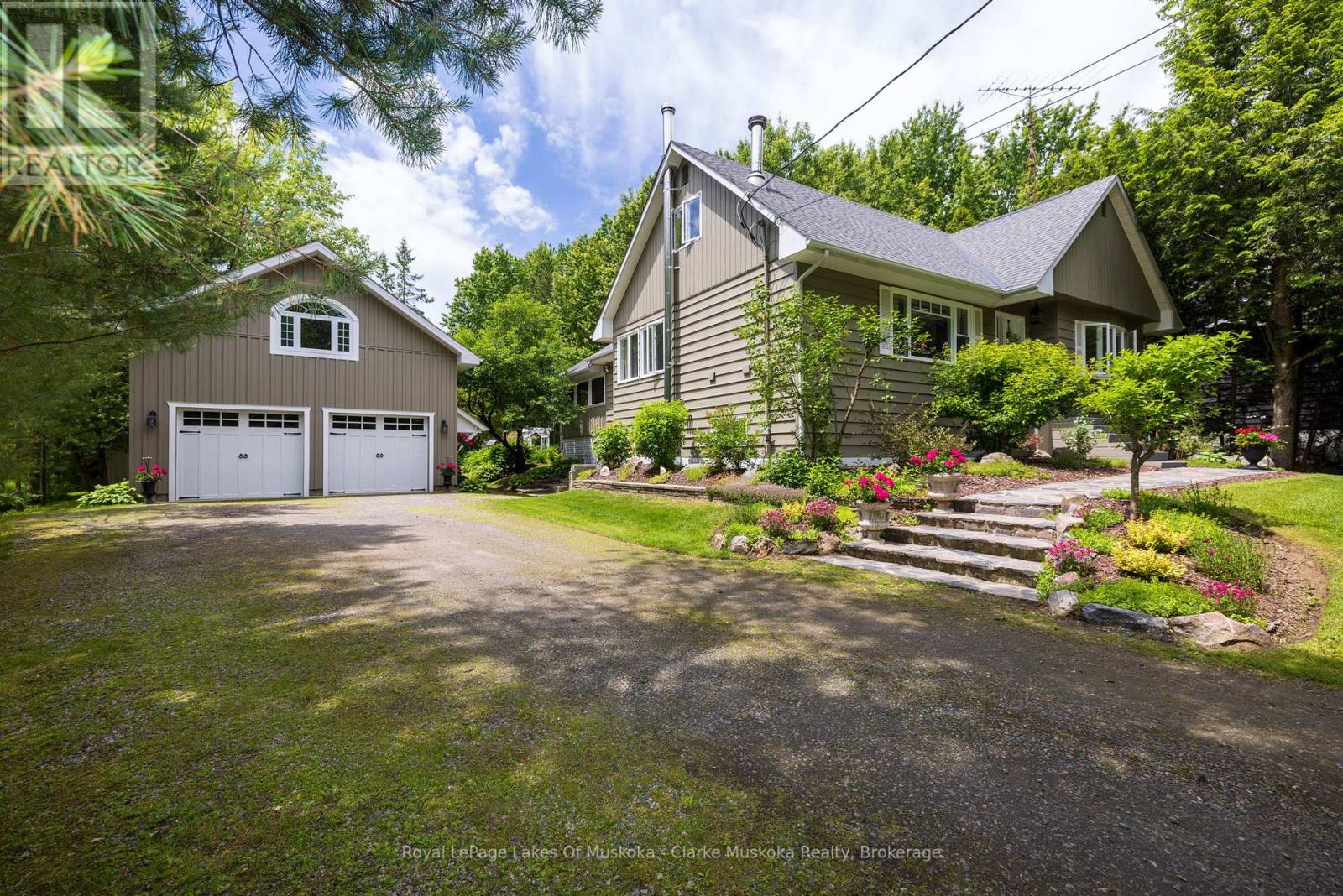 43 Maple St Property Photo 1