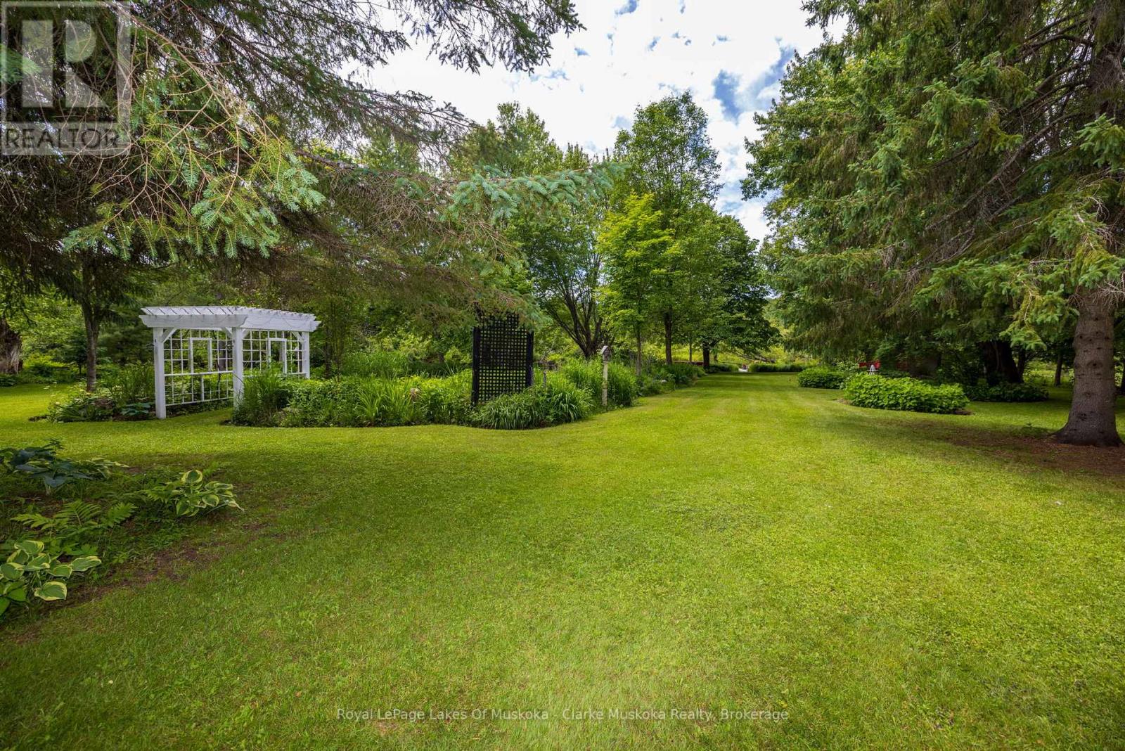 43 Maple St Property Photo 7