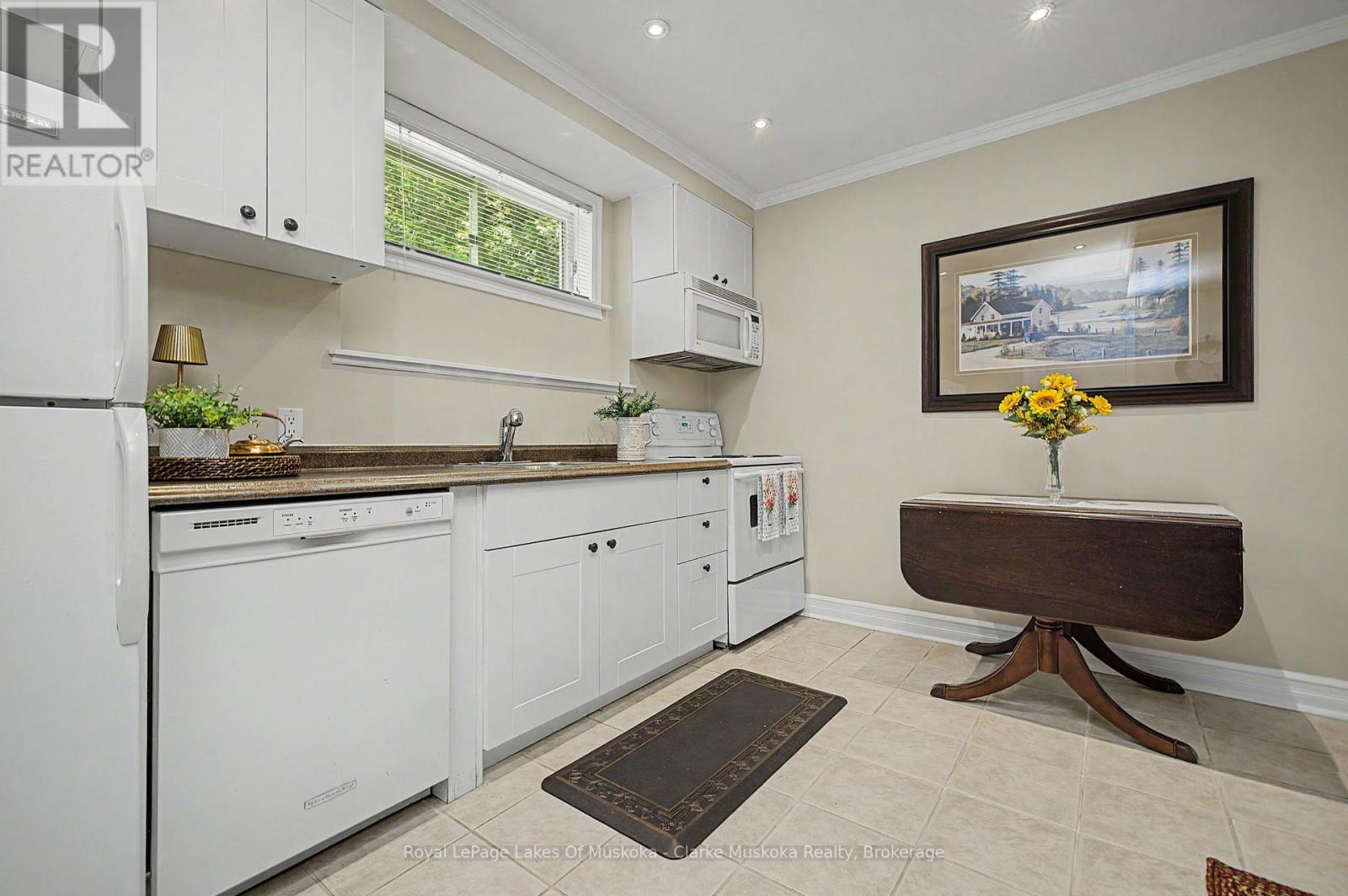 43 Maple St Property Photo 34