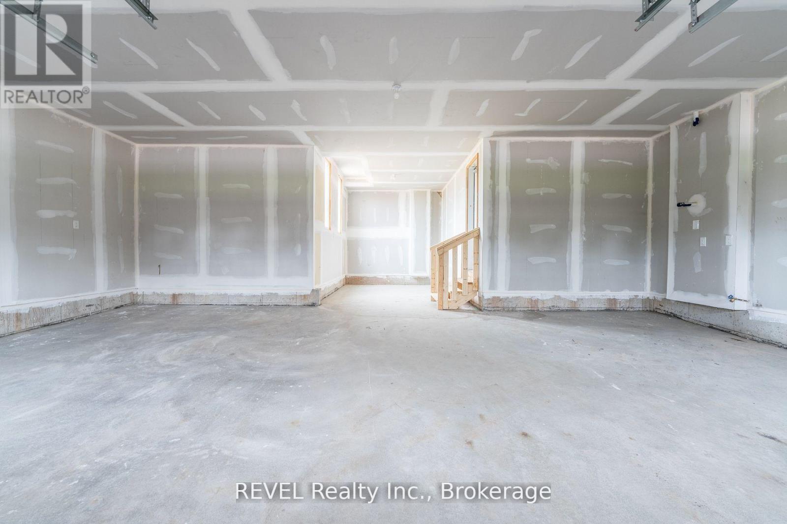 Upper - 4568 Lyons Parkway Property Photo 3
