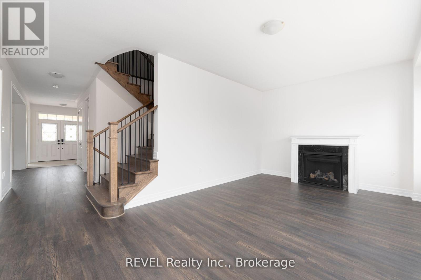 Upper - 4568 Lyons Parkway Property Photo 9