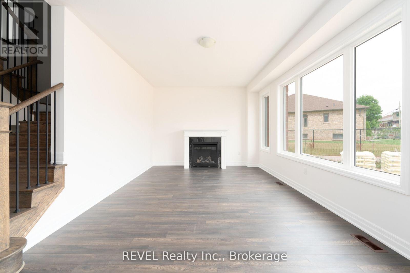 Upper - 4568 Lyons Parkway Property Photo 10