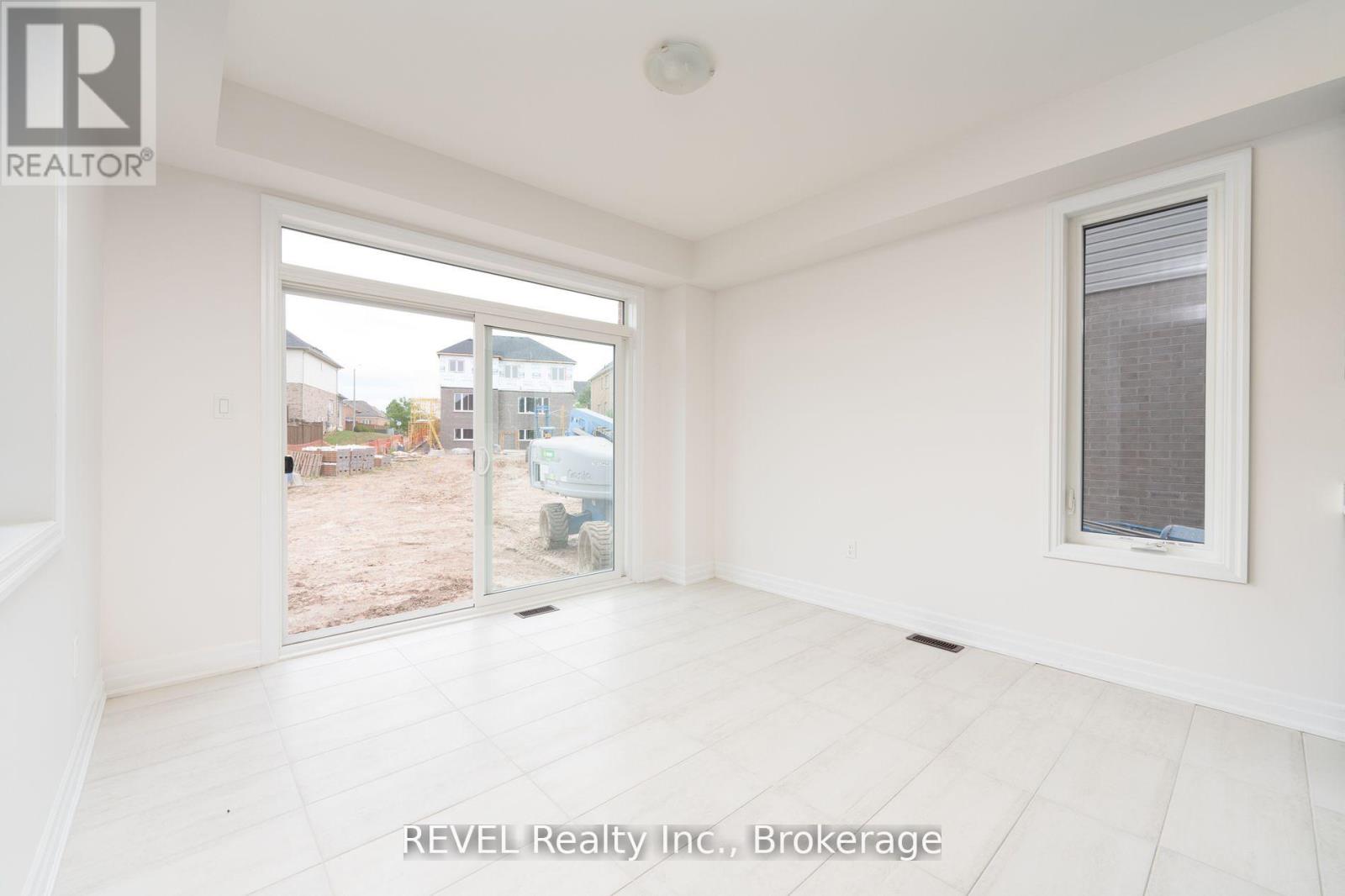 Upper - 4568 Lyons Parkway Property Photo 11