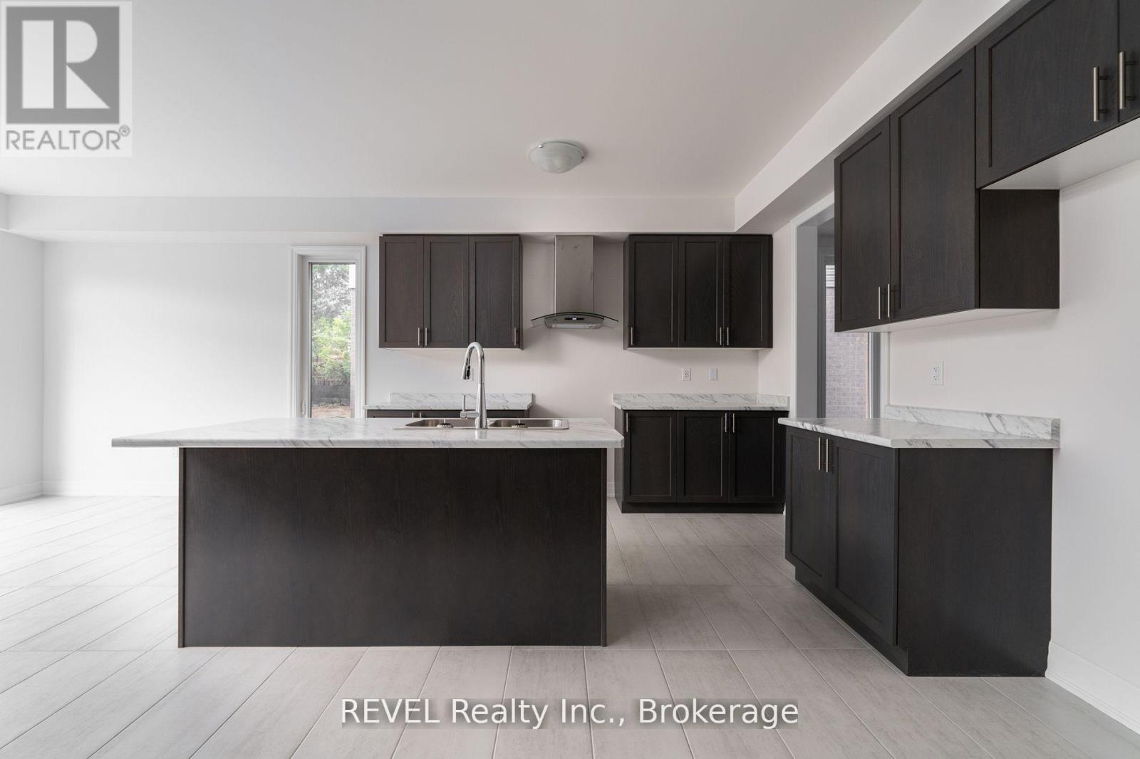 Upper - 4568 Lyons Parkway Property Photo 12