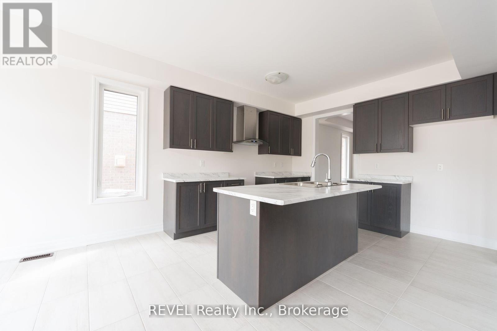 Upper - 4568 Lyons Parkway Property Photo 14