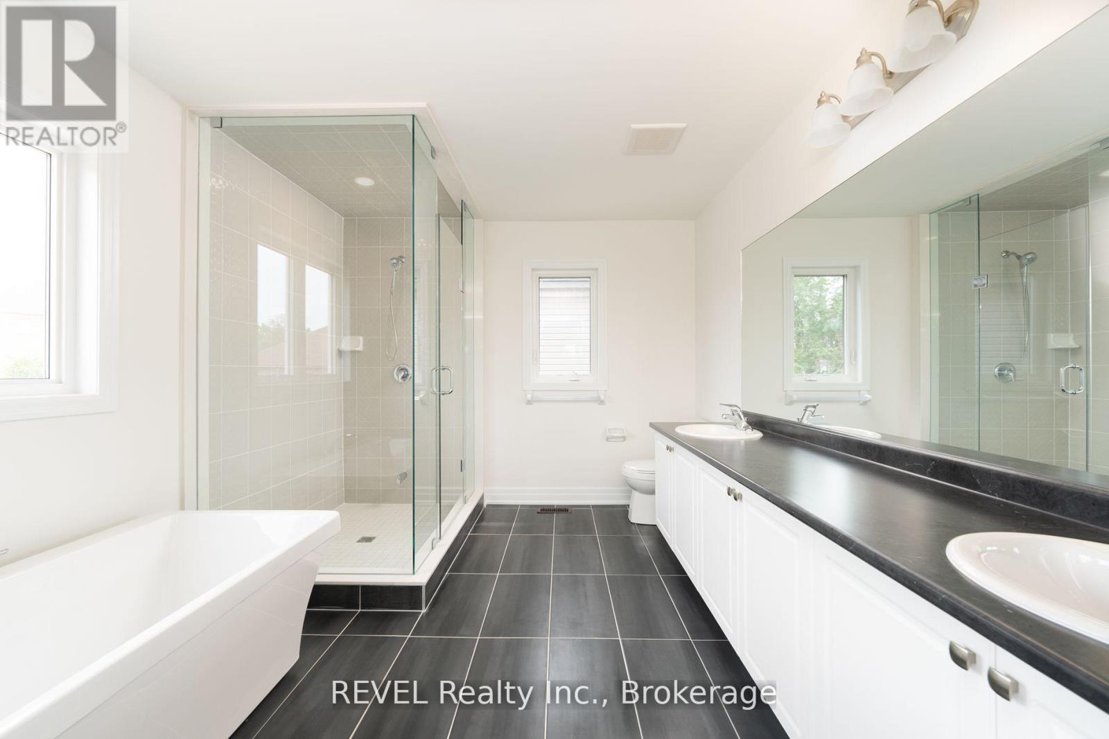 Upper - 4568 Lyons Parkway Property Photo 18