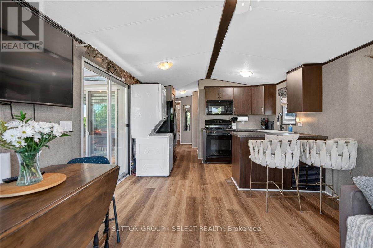 403 - 8685 Rock Glen Road Property Photo 6