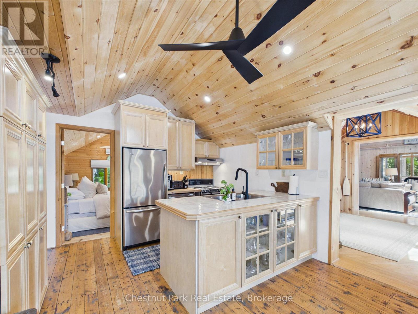 51 Taylor Island Property Photo 15