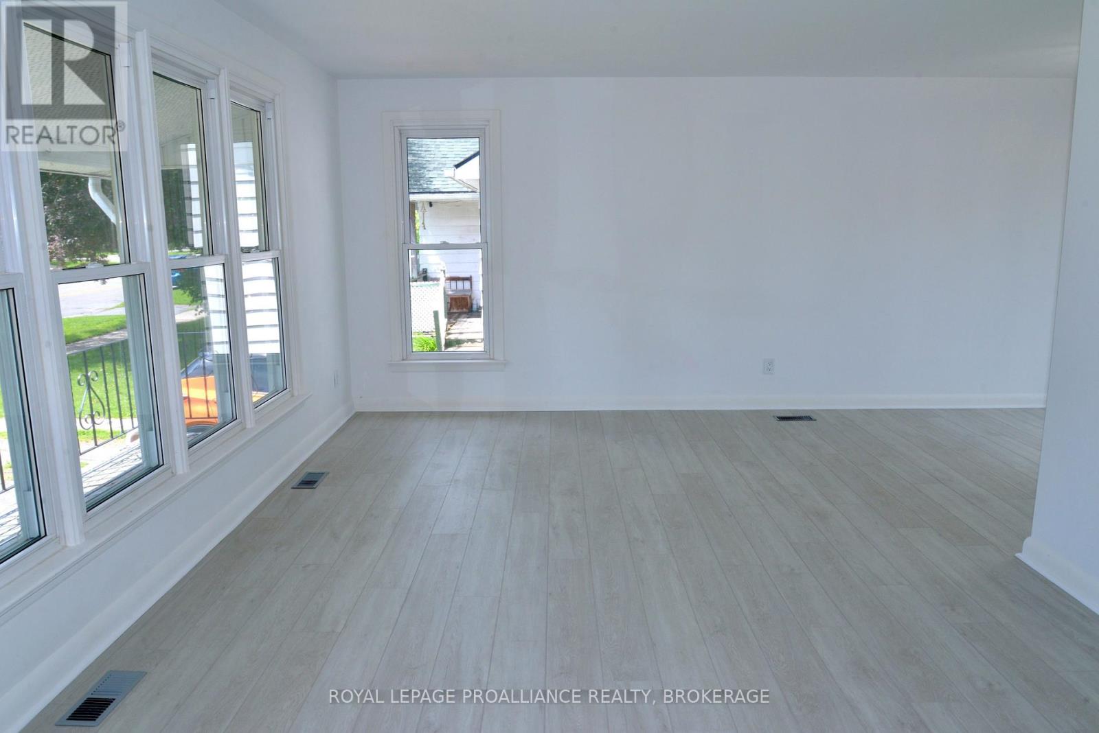 775 Alfred Crescent Property Photo 3