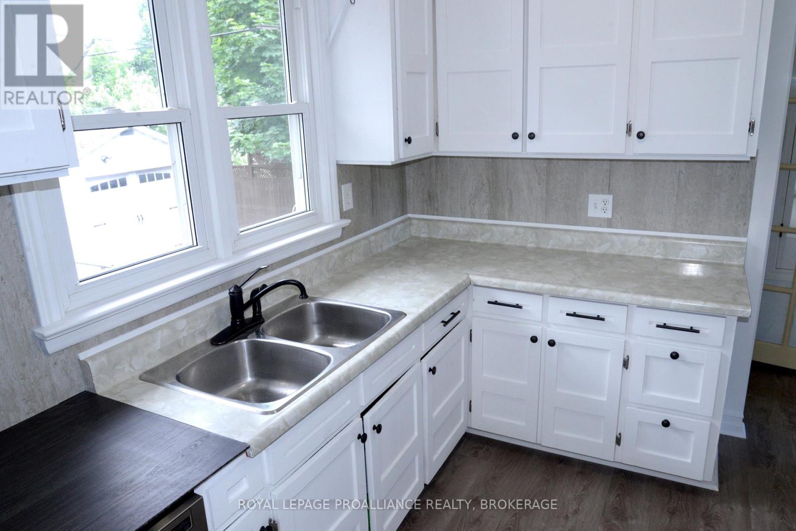 775 Alfred Crescent Property Photo 7