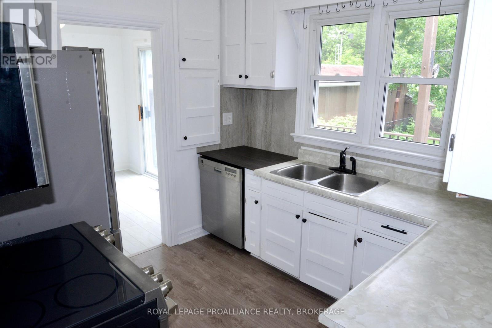 775 Alfred Crescent Property Photo 8