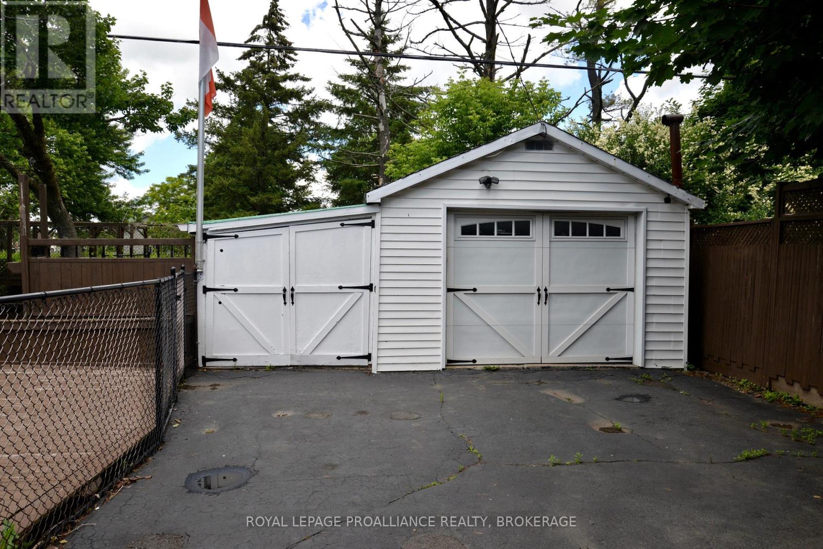 775 Alfred Crescent Property Photo 21