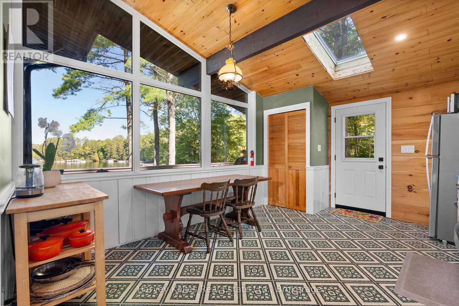 1003 Hollow Road Property Photo 13