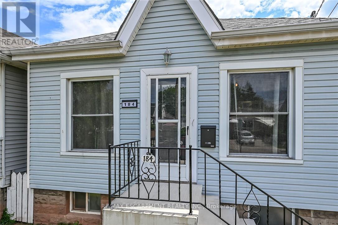 184 London Street N Property Photo 4