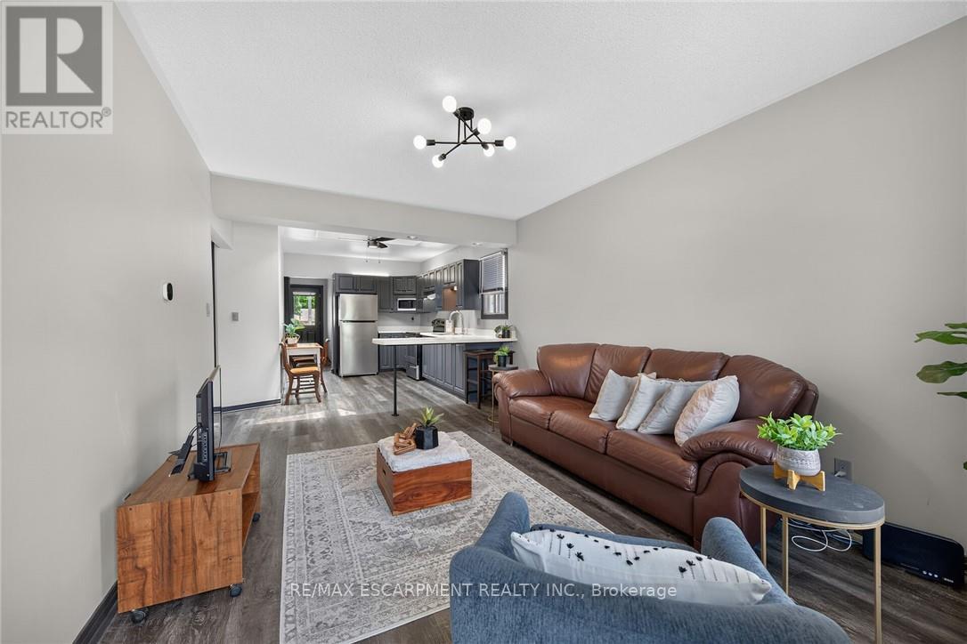 184 London Street N Property Photo 6