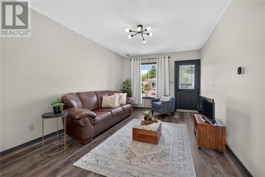 184 London Street N Property Photo 7