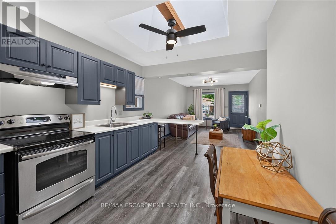184 London Street N Property Photo 12