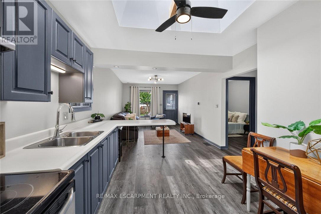 184 London Street N Property Photo 13