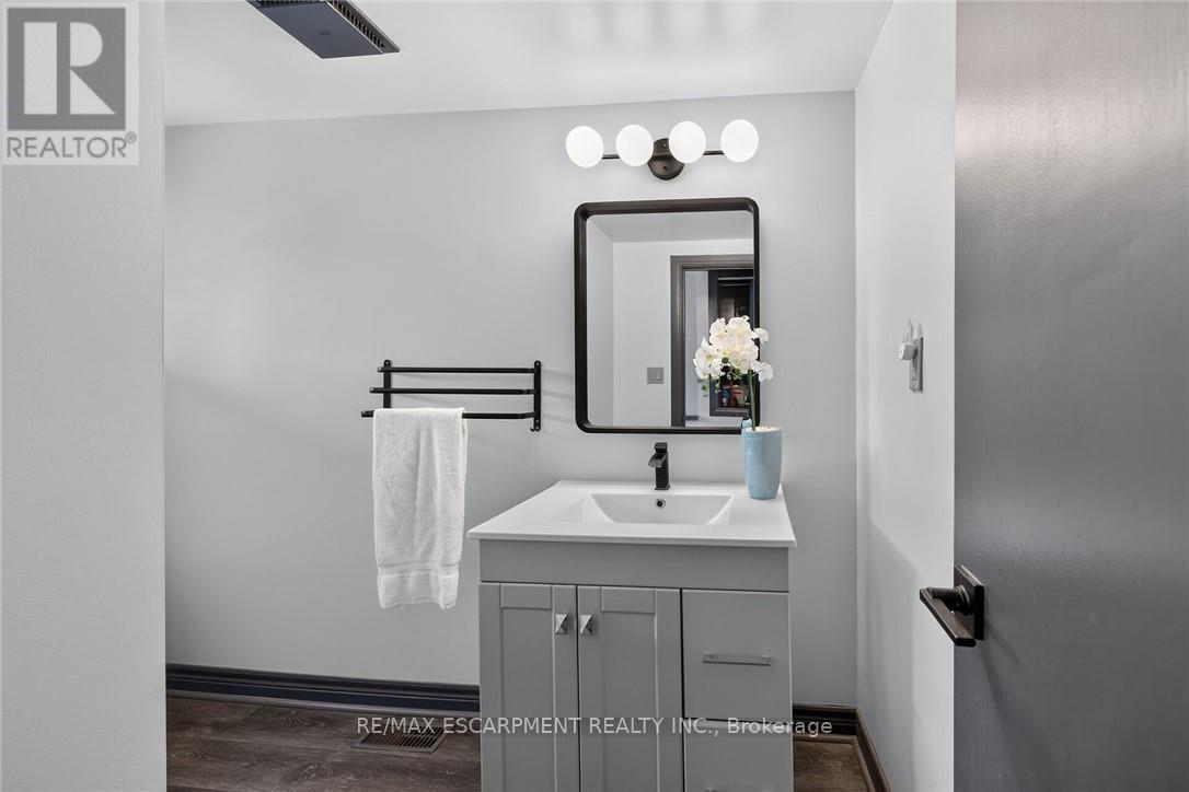 184 London Street N Property Photo 20