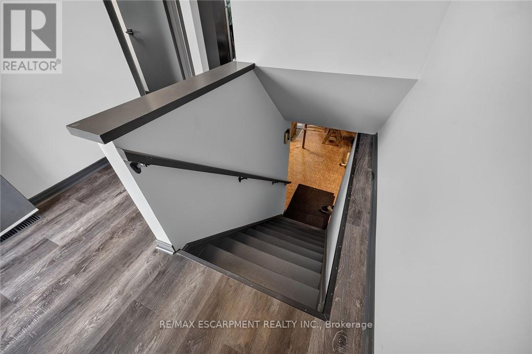 184 London Street N Property Photo 24