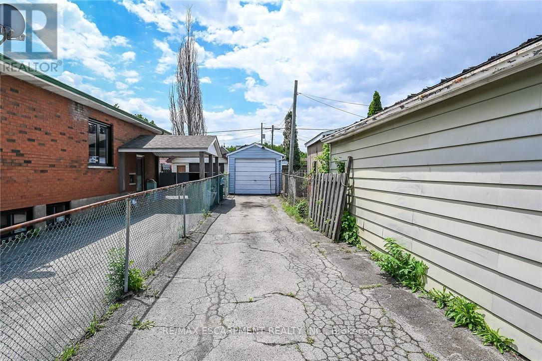 184 London Street N Property Photo 37