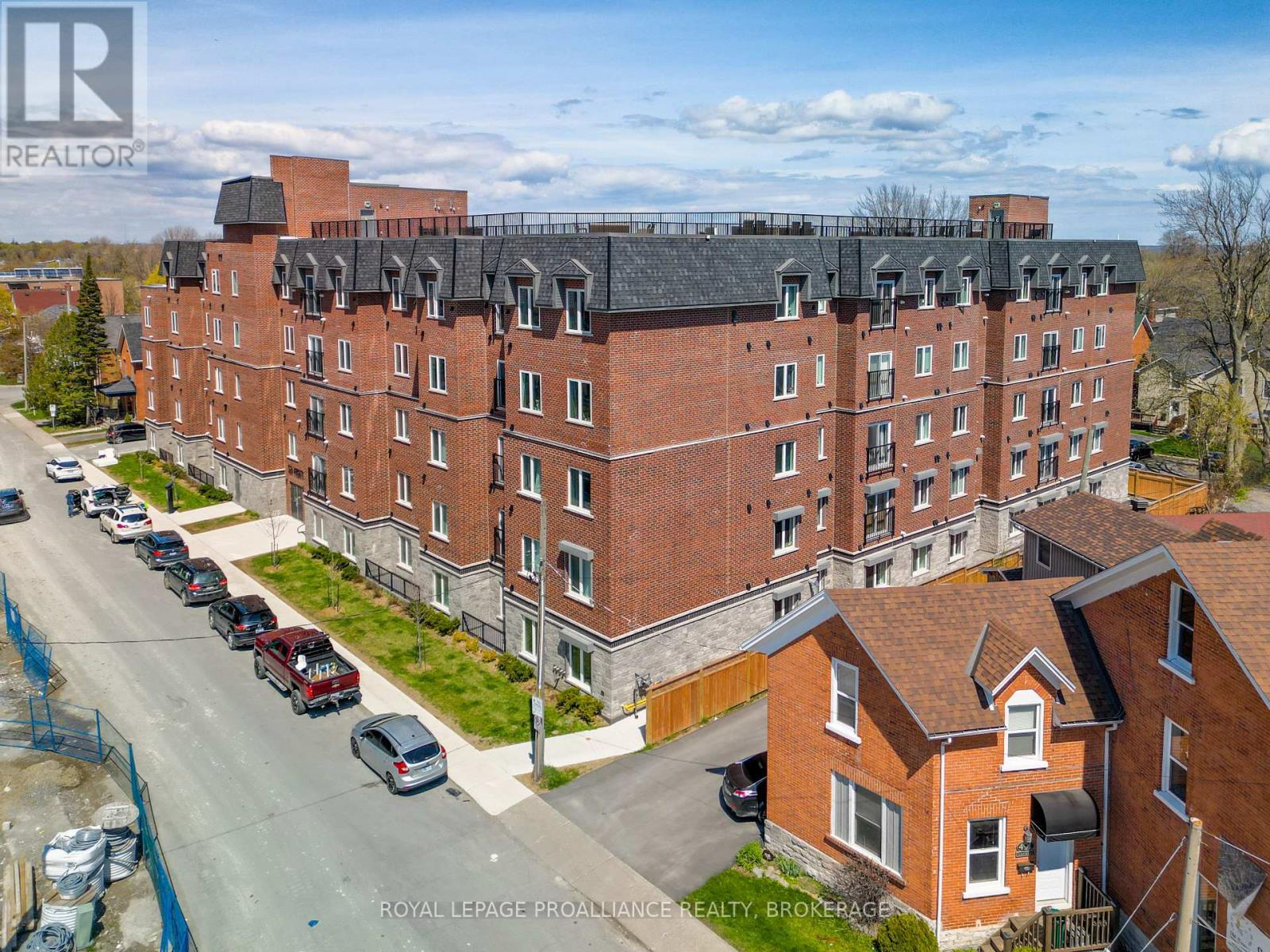 502 - 501 FRONTENAC STREET Property Photo 1