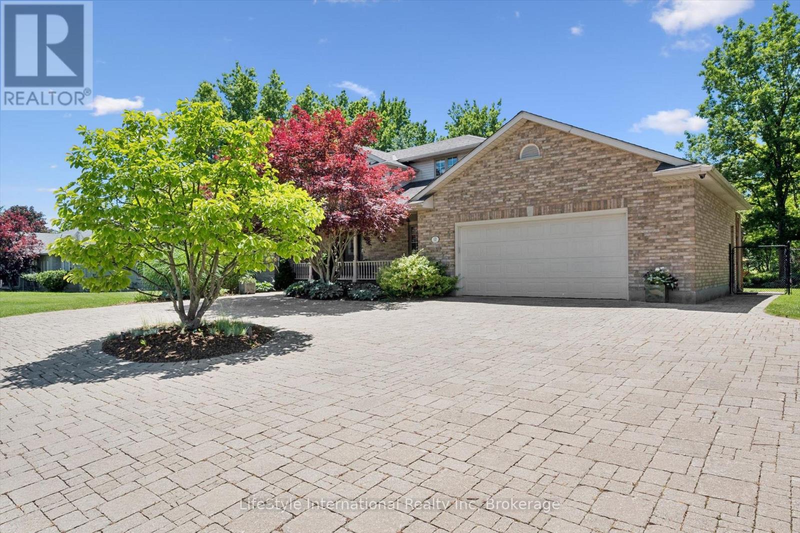 12 Ochs Drive Property Photo 2