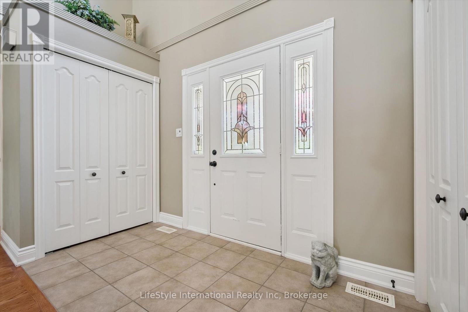 12 Ochs Drive Property Photo 4