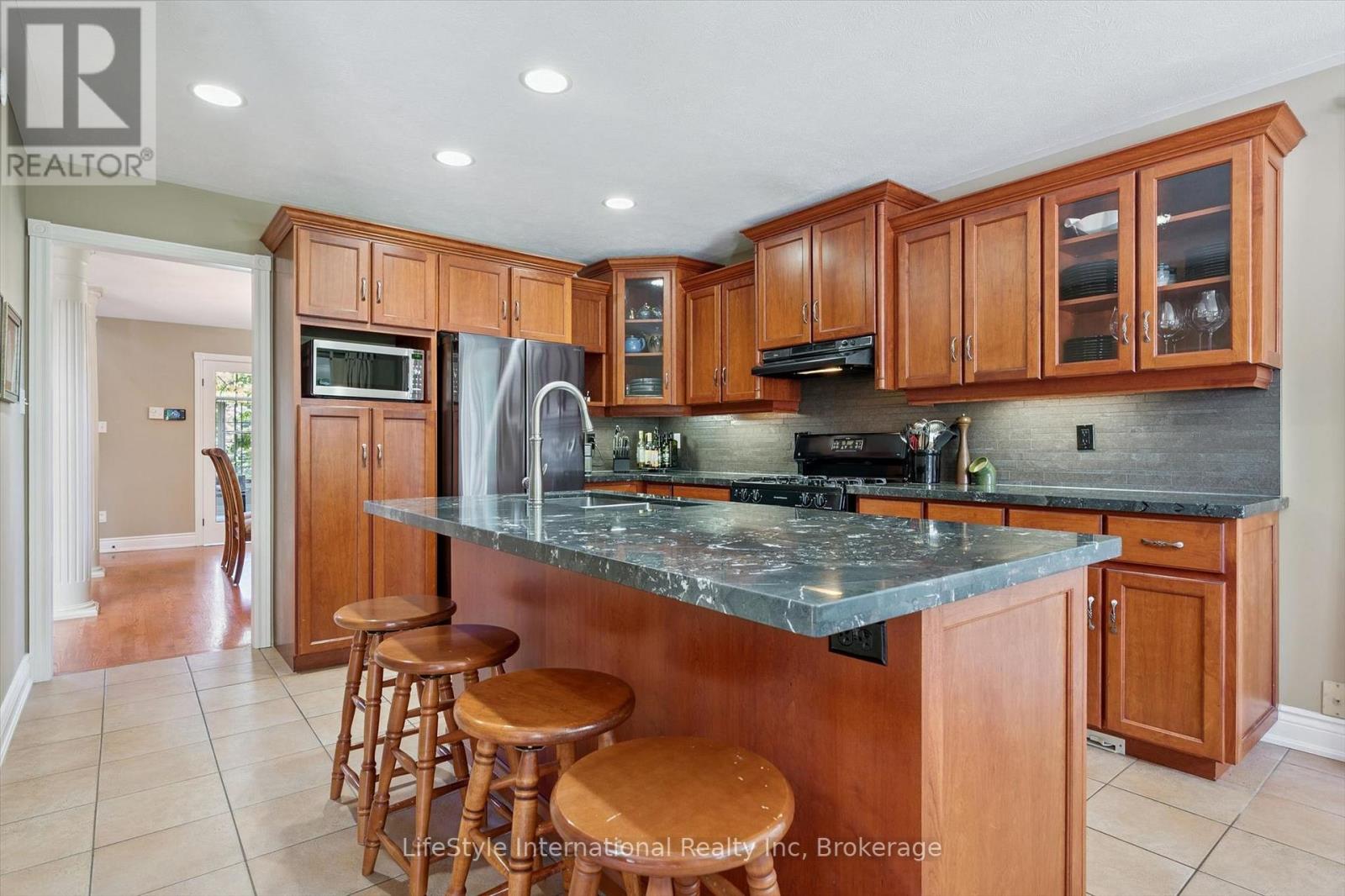 12 Ochs Drive Property Photo 9
