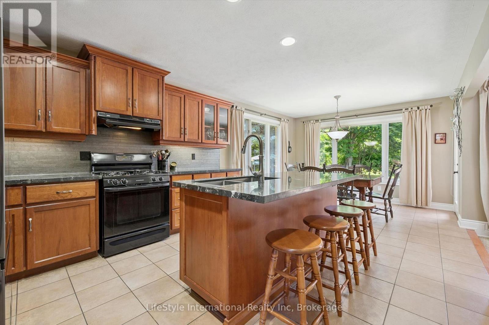 12 Ochs Drive Property Photo 10
